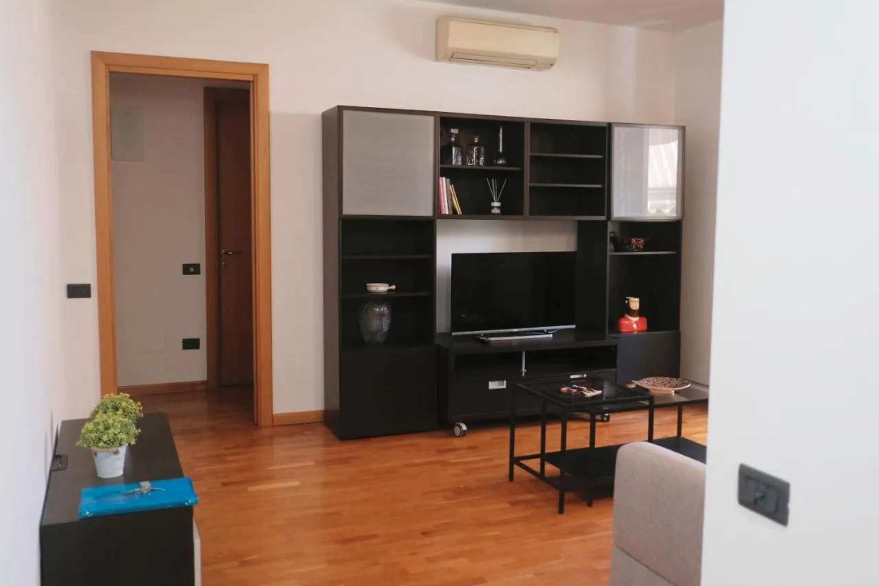Bwr - Bilocale Con Terrazzo, Via Gonin Apartment Milan Italy