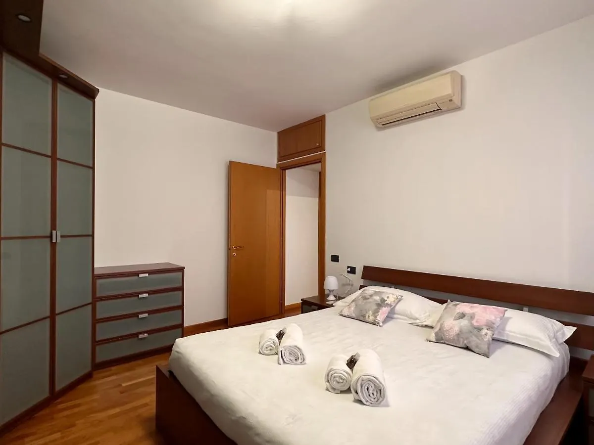 Bwr - Bilocale Con Terrazzo, Via Gonin Apartment Milan Italy